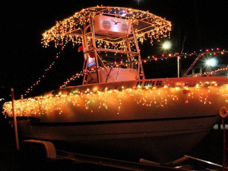 Lanchas iluminadas llevan su Parrandón Náutico por Punta&nbsp;Santiago