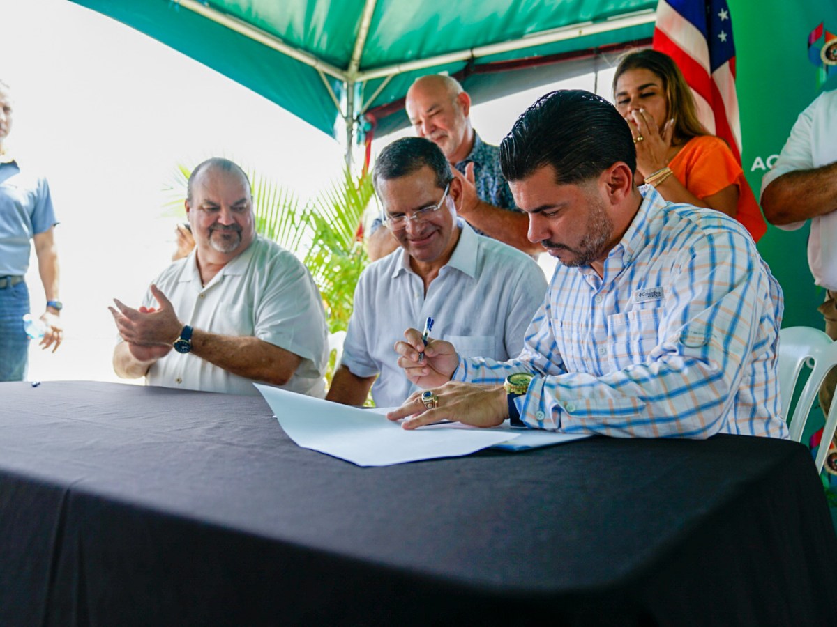 Inauguran villa pesquera en Ceiba y anuncian millonaria subvención para&nbsp;pescadores
